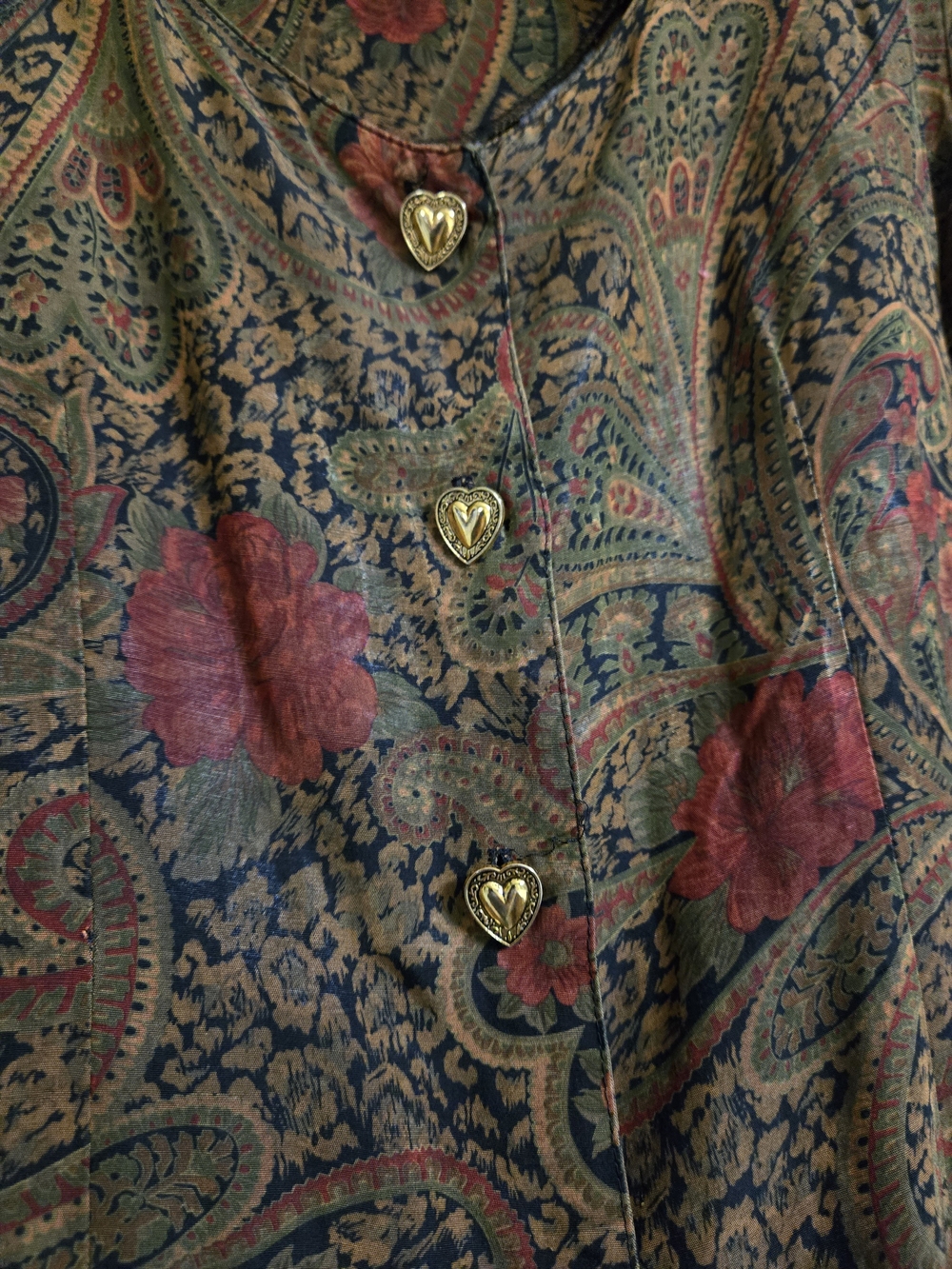 Beautiful Vintage Brown Paisley Dress w Red Floral Accents & Gold Heart Buttons - Picture 4 of 8